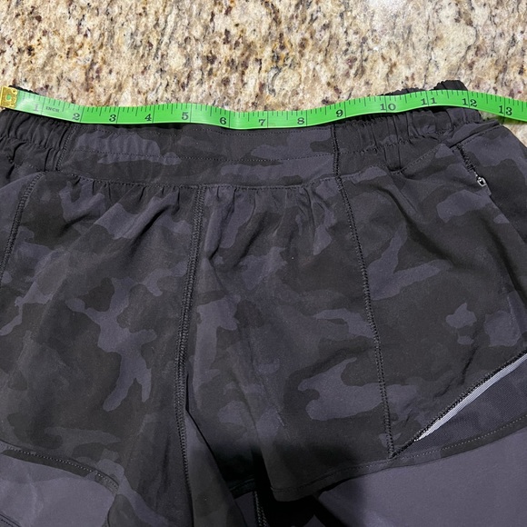 Lululemon Hotty Hot Short II *2.5" - Incognito Camo Multi Grey / Black - Picture 9 of 9